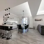 H11 Luxury Centro - Elegante - Casino 산레모